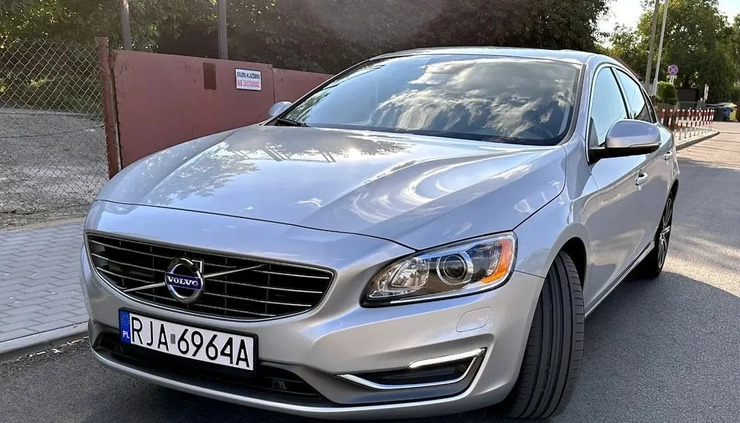 Volvo S60 cena 60500 przebieg: 152000, rok produkcji 2017 z Bydgoszcz małe 352